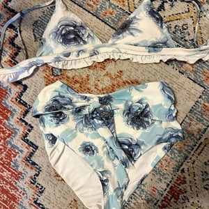 New floral bikini high waist unique Size Small!!